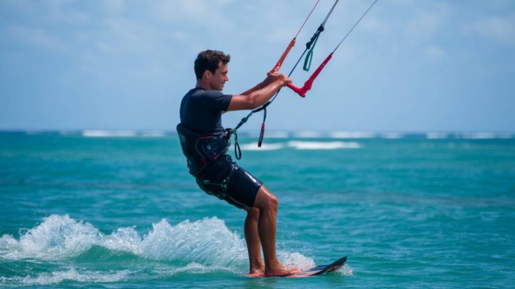 Kitesurf no Ceará para iniciantes absolutos: guia prático para escolher o destino ideal, evitar perrengues e progredir mais rápido